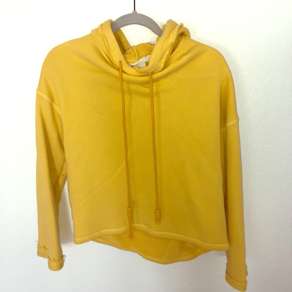 Yellow cropped sweatshirt